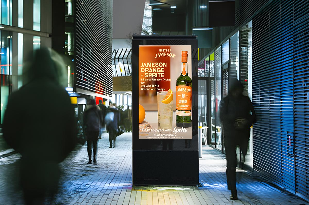 MUPI LED Exterior - Pantalla Publicitaria 24/7 | Decibelpixel.cl